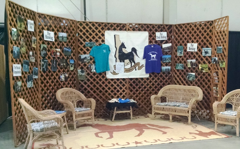 Des Arab booth